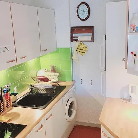 2 Pieces Avec Balcon Plein Sud, 6 Couchages, Parking Privatif, Proche Centre - Fr-1-689-132 *